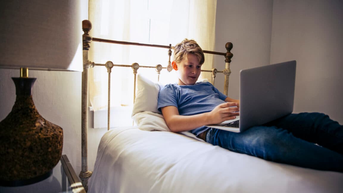 Boy developed "toasted skin" condition from using a laptop every day