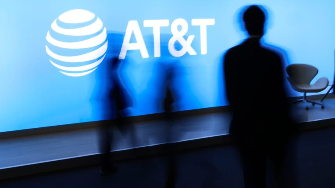 FCC angers small carriers by helping AT&T and Starlink buy EchoStar spectrum