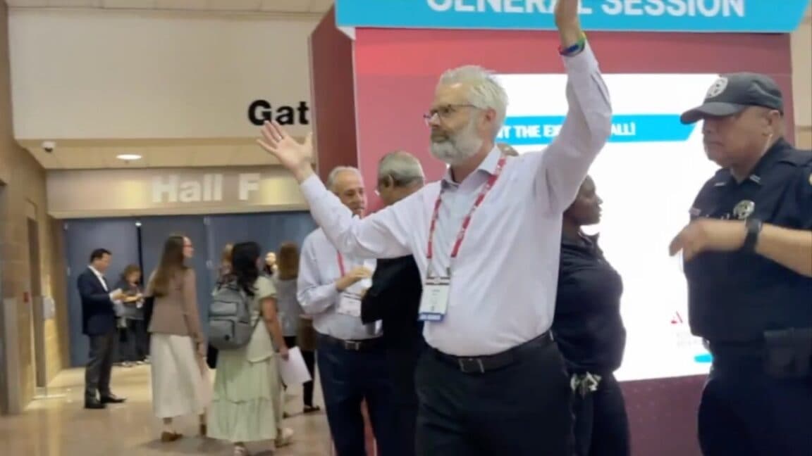Scientists ejected from diabetes conference for distributing journal reprints