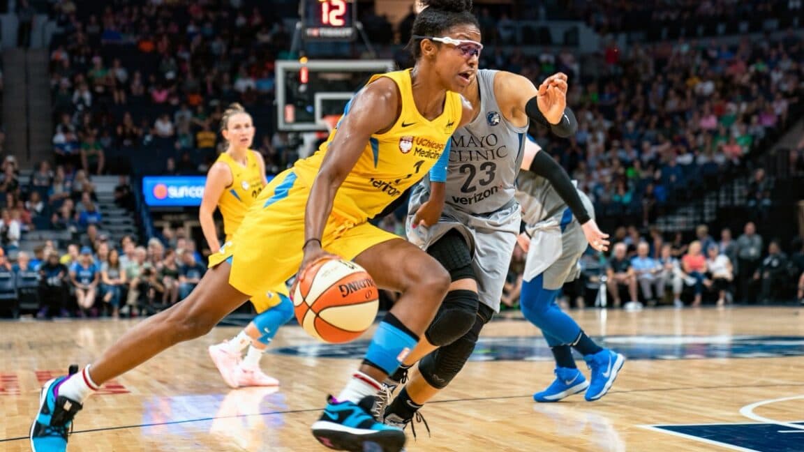 The physics of squeaking sneakers