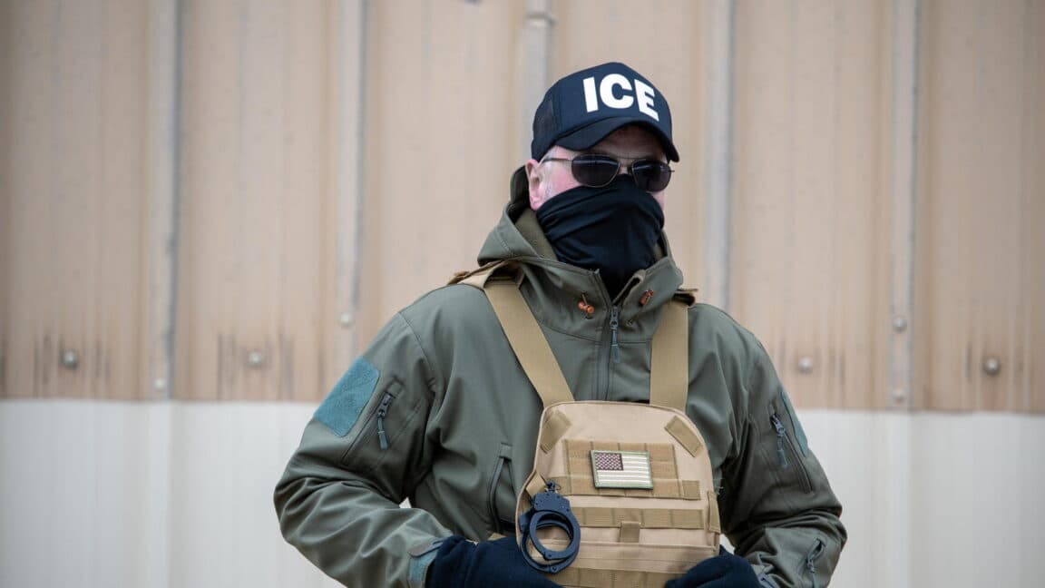 DHS abuses 1930s customs law in attempt to get data on Canadian from Google