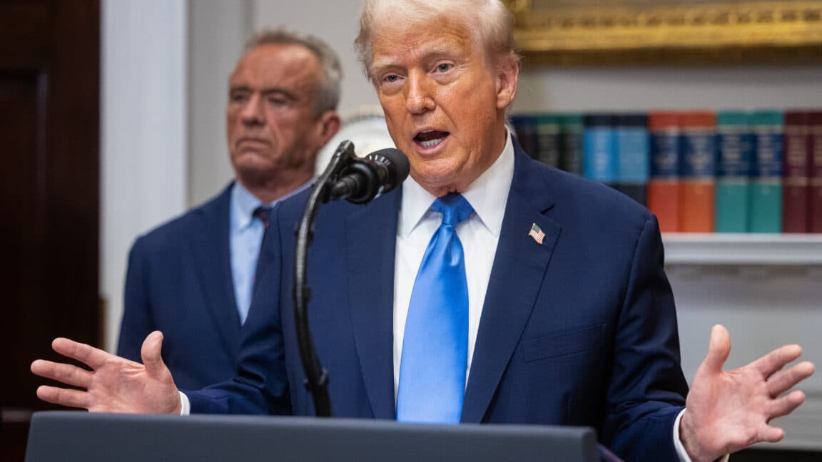 New Trump vaccine order based on "no credible scientific evidence," doctors say