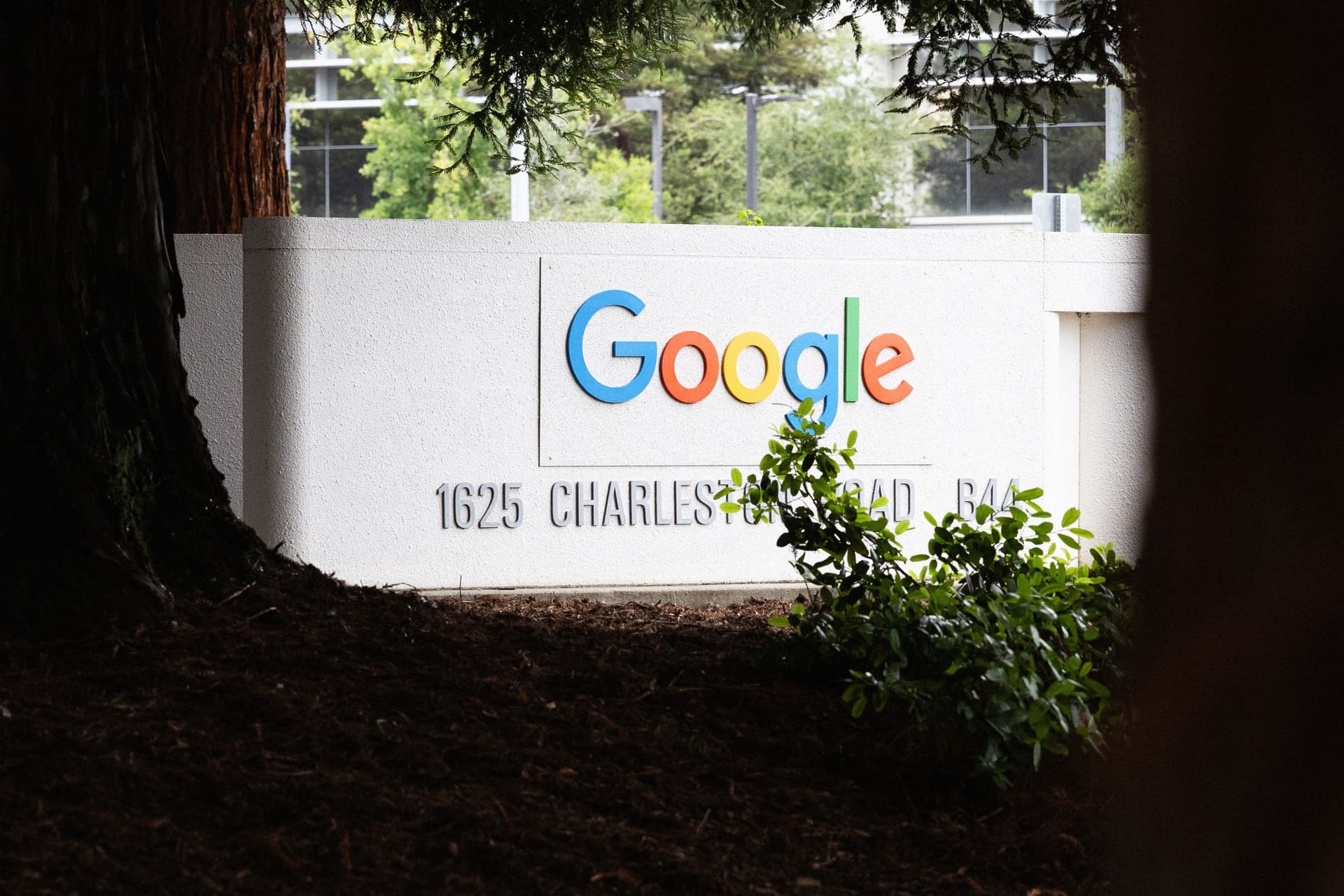Google Security Engineer Arrested in Million-Dollar Polymarket Trading Scheme