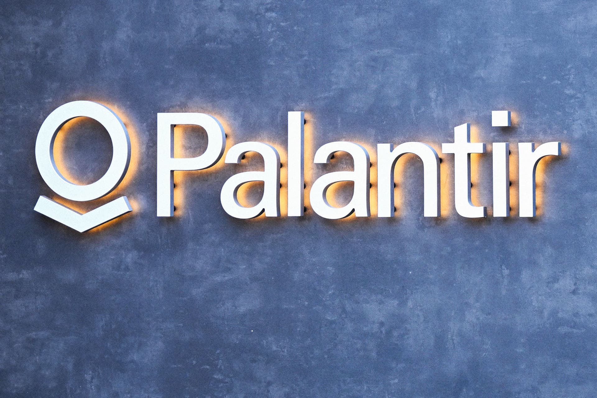 Palantir Demos Show How the Military Could Use AI Chatbots to Generate War Plans