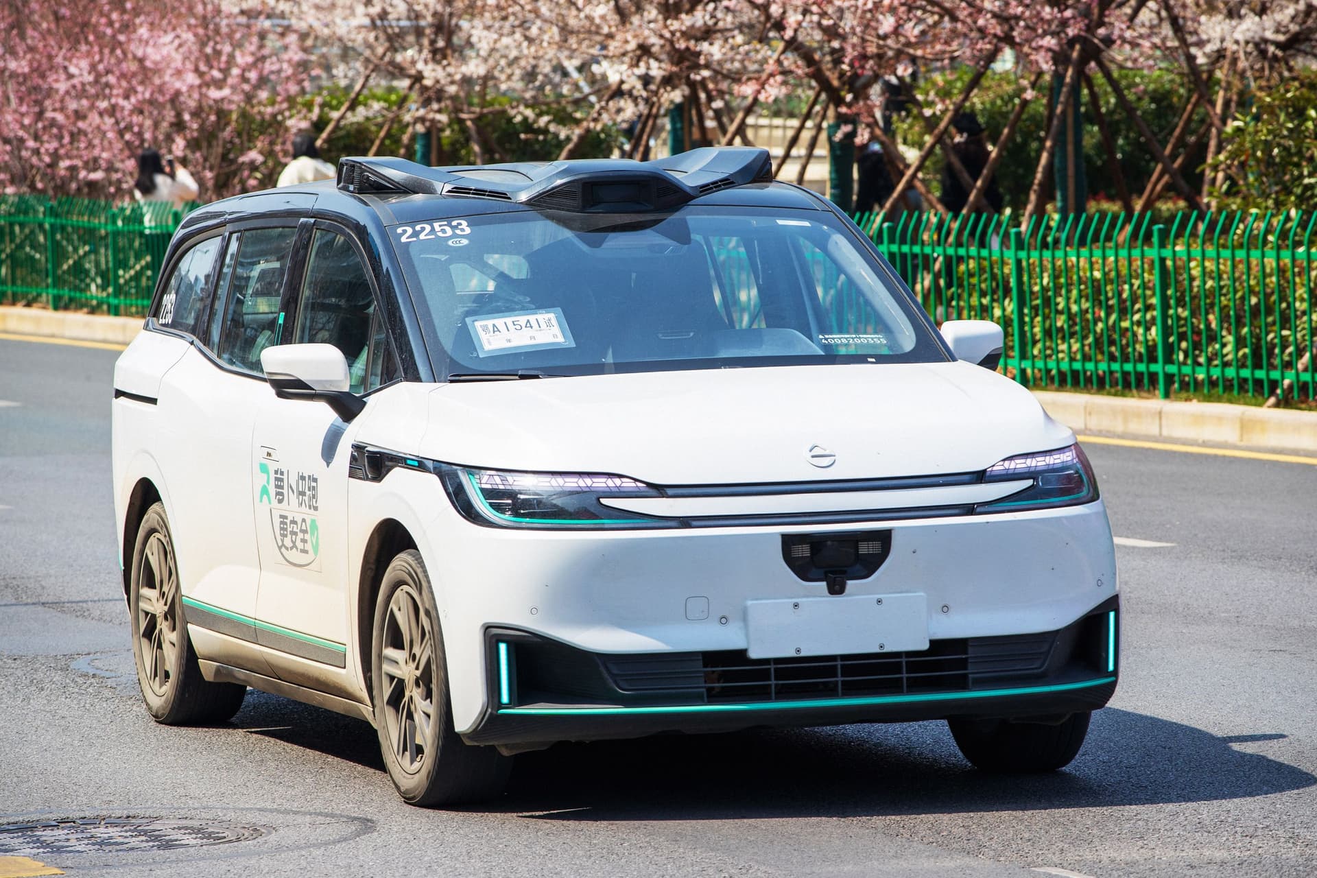 Robotaxi Outage in China Leaves Passengers Stranded on Highways